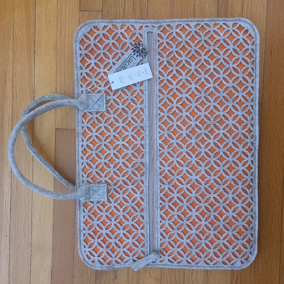 LucaLily - Vegan/Eco Friendly Laptop and Tablet Cases - Picture 4 of 5